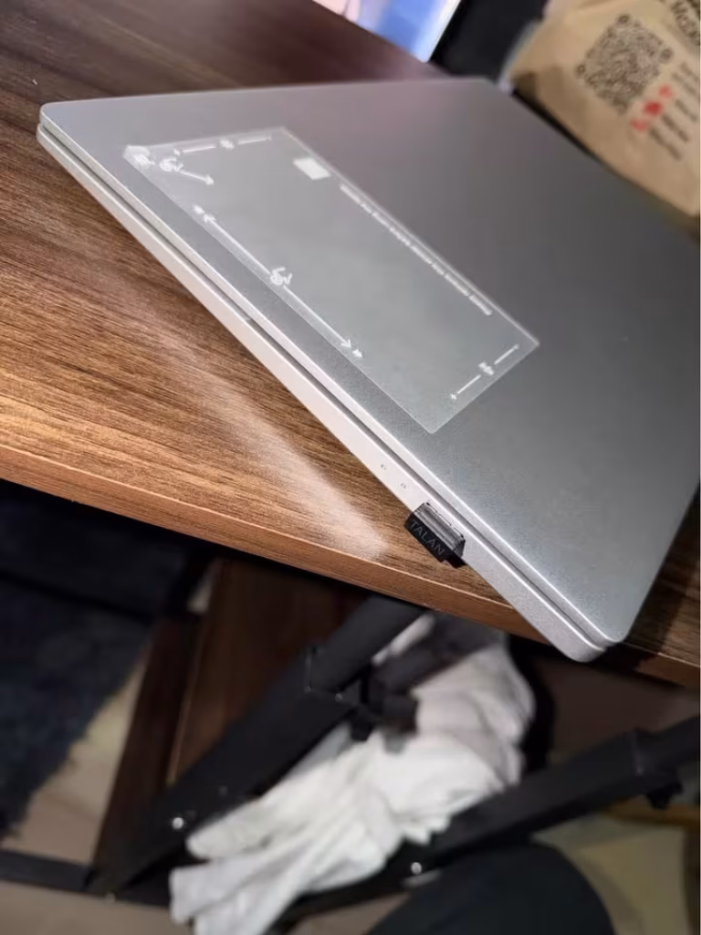 ASUS Vivobook 14 close-up of the right-side USB-A port