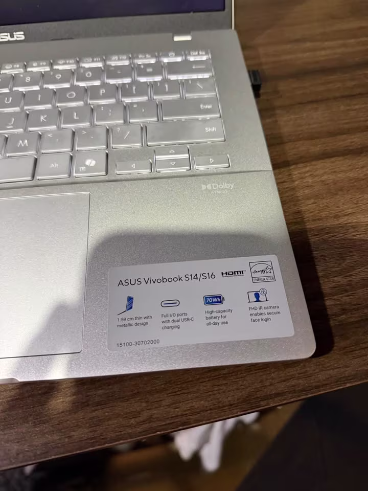 ASUS Vivobook S14 illuminated Backlit Keyboard
