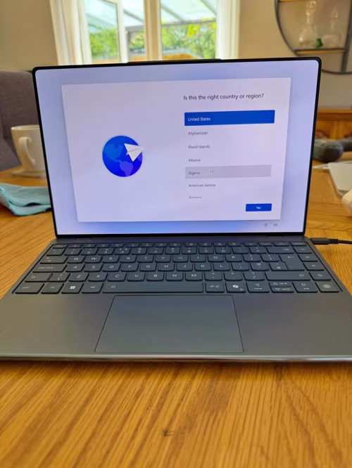 <strong>02. Lenovo Yoga Slim 9</strong>